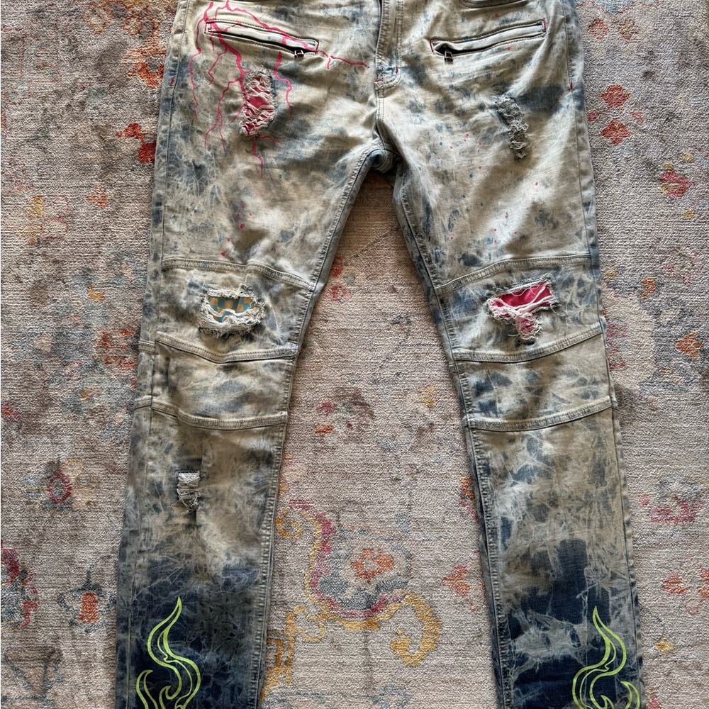 Stylish Distressed Skinny Jeans with Artistic Design